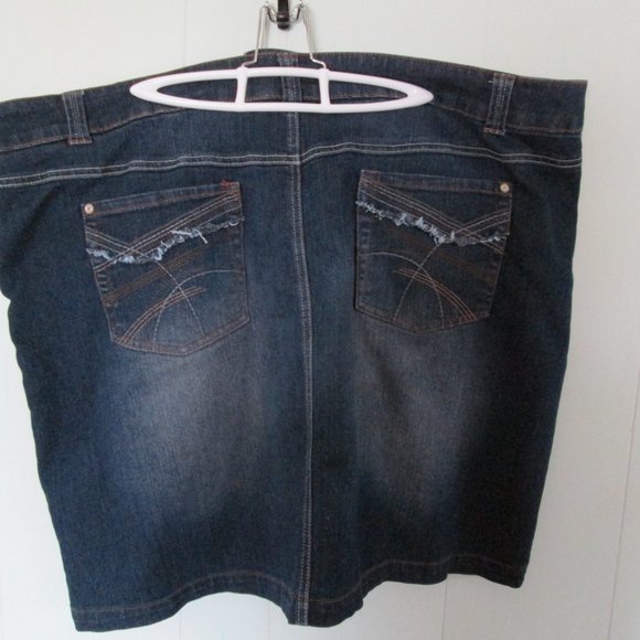 Love & Legend Denim Skorts - Picture 2 of 4